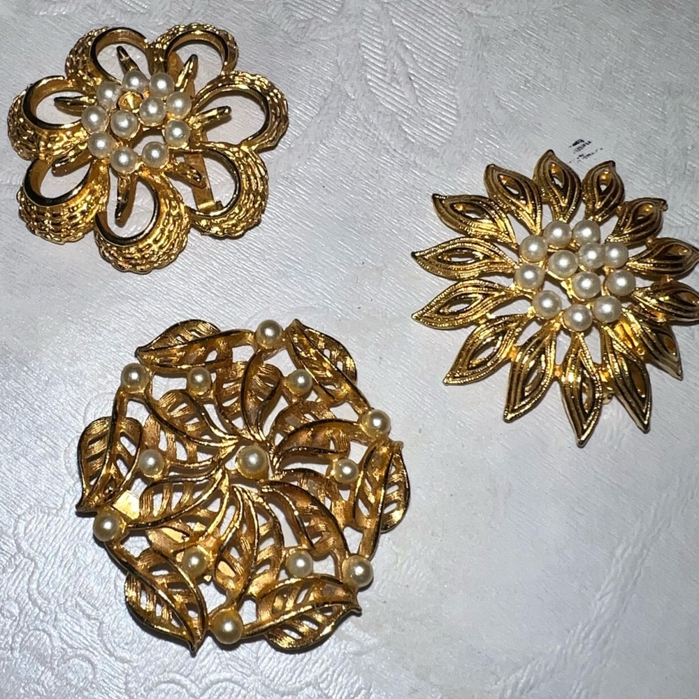 Vintage gold-tone brooches. No markings round classy new looks
